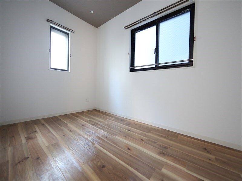 物件内観写真13　(洋室5.3帖　ウォークインクローゼット付（収納充実してます）)