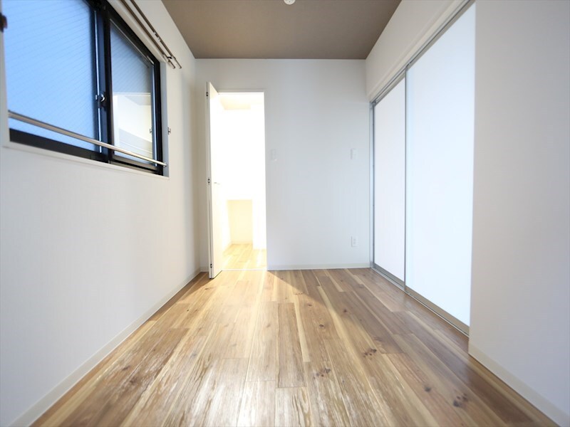 物件内観写真16　(洋室5.3帖　ウォークインクローゼット付（収納充実してます）)