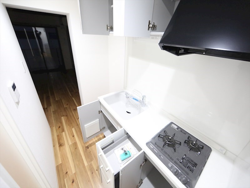 物件内観写真17　(システムキッチン（ガス2口コンロ付）)