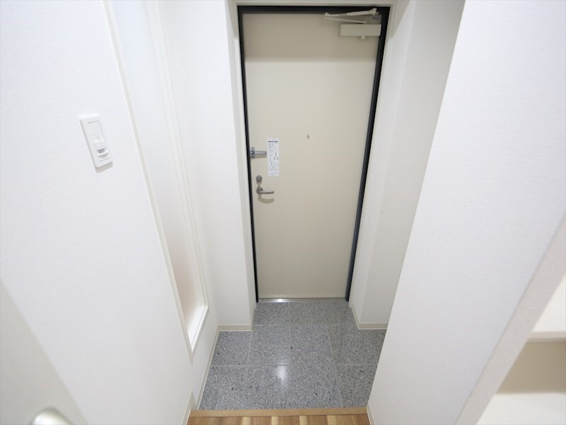 物件内観写真20　(玄関　シューズボックス付（収納充実してます）)