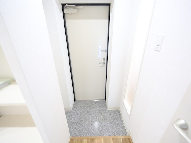 物件内観写真21　(玄関　シューズボックス付（収納充実してます）)