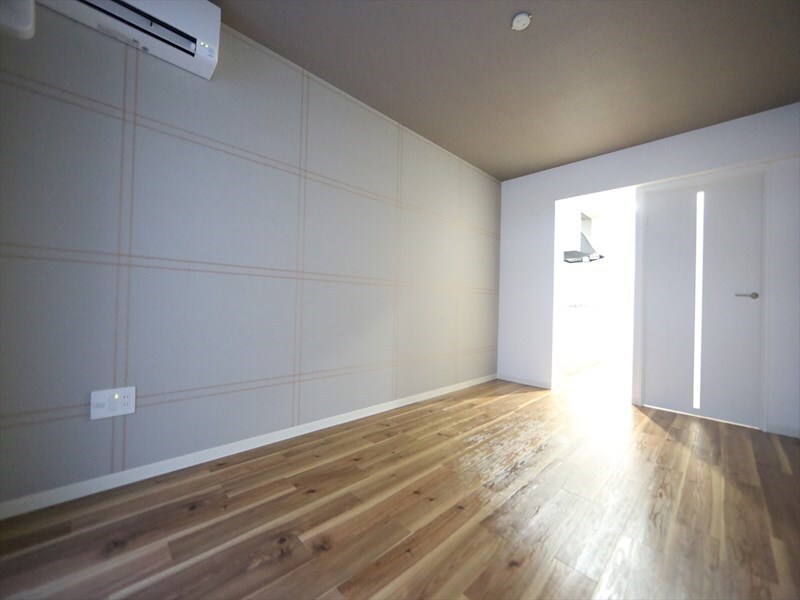 物件内観写真22　(ＬＤＫ10.7帖　システムキッチン　収納付き　エアコン完備)