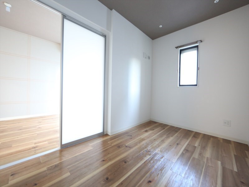 物件内観写真23　(洋室5.3帖　ウォークインクローゼット付（収納充実してます）)