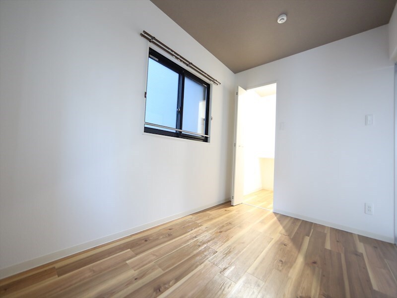 物件内観写真27　(洋室5.3帖　ウォークインクローゼット付（収納充実してます）)