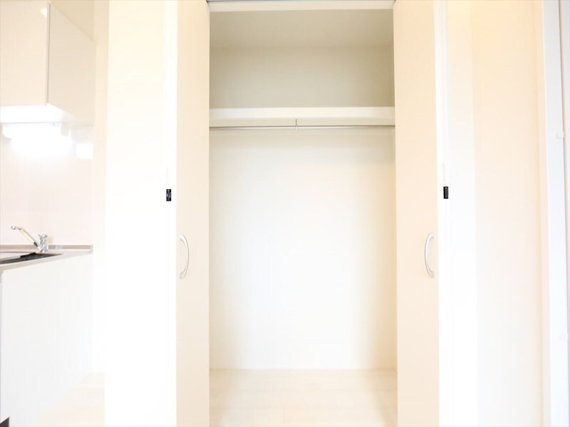 物件内観写真6　(クローゼット（収納充実してます）)