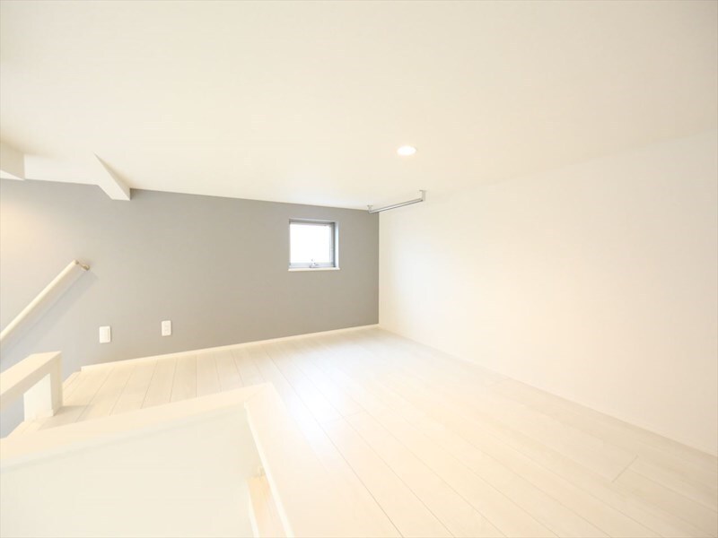 物件内観写真17　(ロフト6.1帖（収納にも寝室にも使えます）)