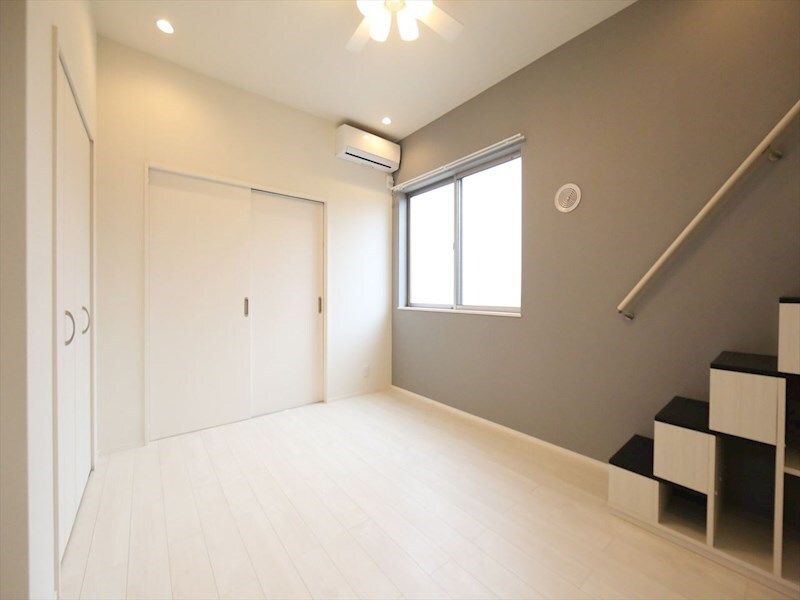 物件内観写真29　(ＬＤＫ8.4帖　洋室3.8帖　ロフト6.1帖　エアコン完備)