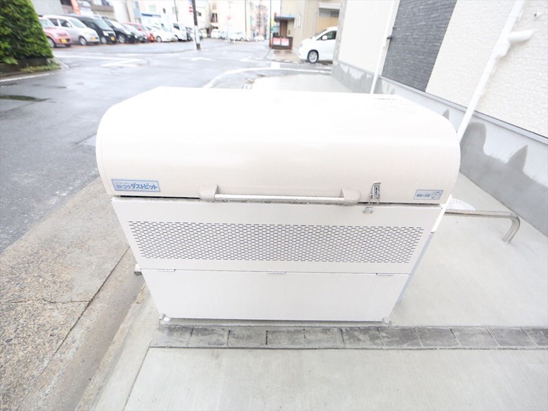 物件内観写真34　(敷地内ゴミ捨て場)