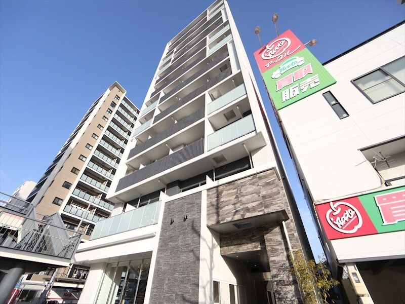 物件外観写真1　(外観　オートロック　宅配ＢＯＸ　外壁タイル張り)