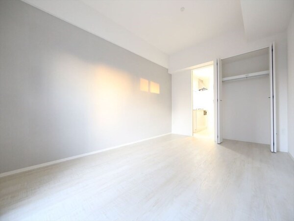 リビング(洋室9.1帖　クローゼット付（収納充実してます）)