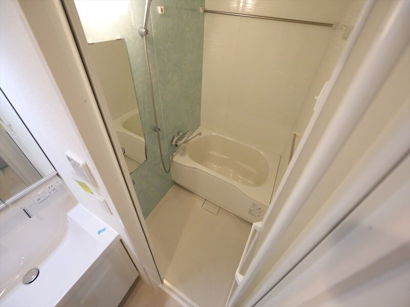 物件内観写真3　(バスルーム　浴室暖房乾燥機付き)