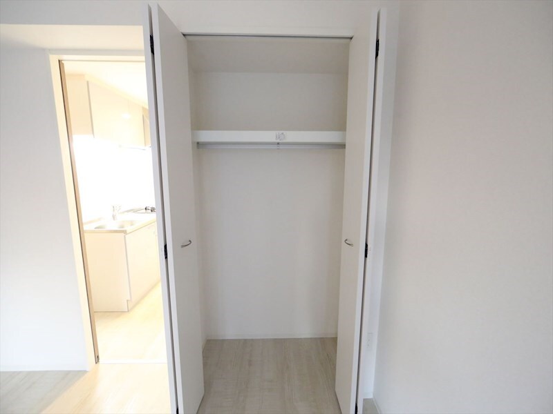 物件内観写真6　(クローゼット（収納充実してます）)