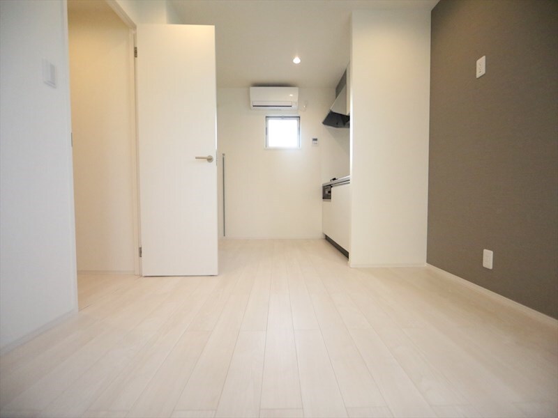 物件内観写真10　(ＬＤＫ8.1帖　システムキッチン　エアコン完備)