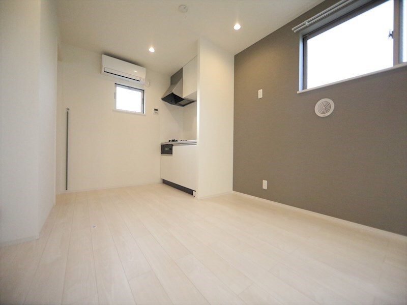 物件内観写真23　(ＬＤＫ8.1帖　システムキッチン　エアコン完備)