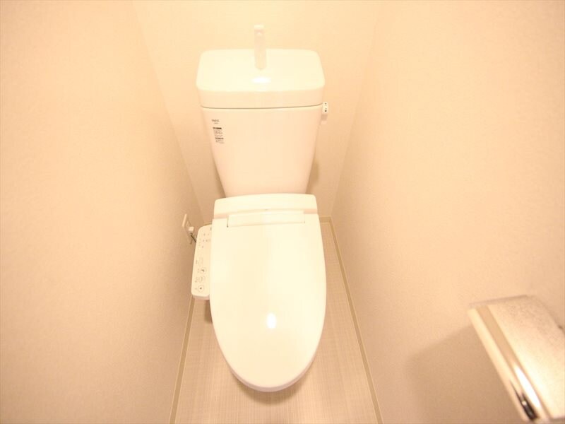 物件内観写真5　(温水洗浄便座付トイレ)