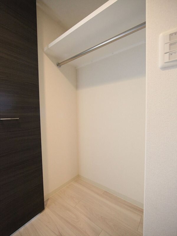 物件内観写真8　(クローゼット　収納充実してます)