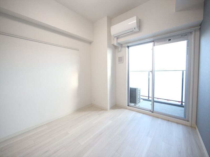 物件内観写真11　(洋室7帖　クローゼット　エアコン)