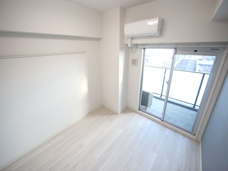 物件内観写真14　(洋室7帖　クローゼット　エアコン)