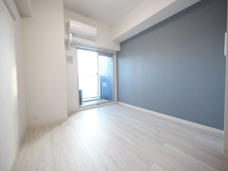 物件内観写真15　(洋室7帖　クローゼット　エアコン)