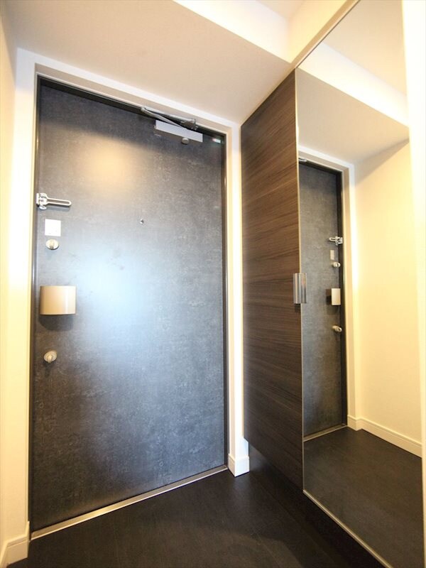 物件内観写真19　(玄関　シューズボックス完備)