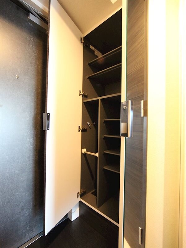 物件内観写真20　(玄関　シューズボックス完備)