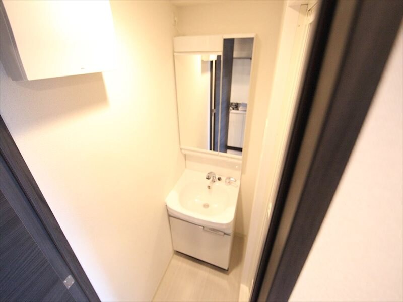 物件内観写真22　(脱衣所　独立洗面台（シャンプードレッサー付）)
