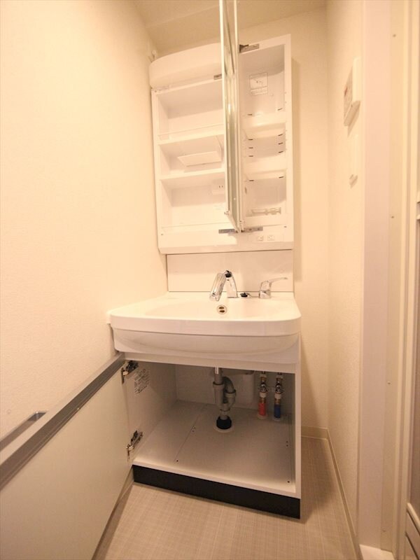 物件内観写真23　(脱衣所　独立洗面台（シャンプードレッサー付）)