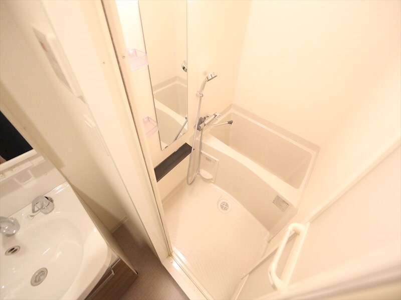 物件内観写真4　(バスルーム　浴室暖房乾燥機付き)