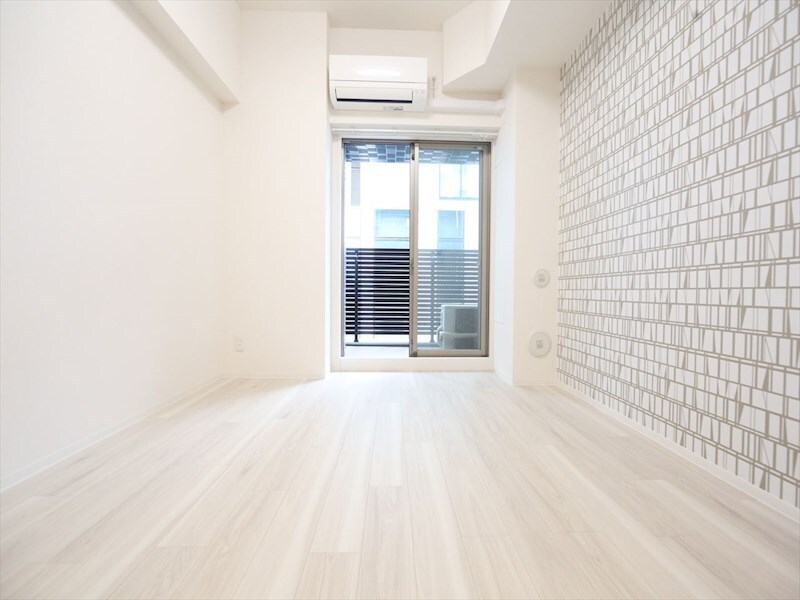 物件内観写真15　(洋室6.9帖　エアコン完備　バルコニー)