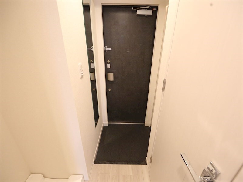 物件内観写真18　(玄関　シューズボックス付（収納充実してます）)