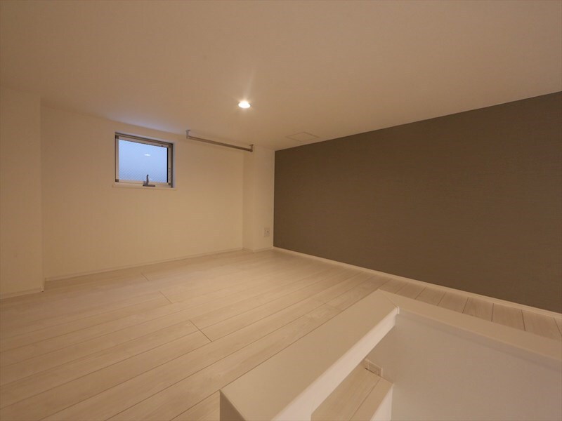 物件内観写真16　(ロフト5.8帖（収納にも寝室にも使えます）)