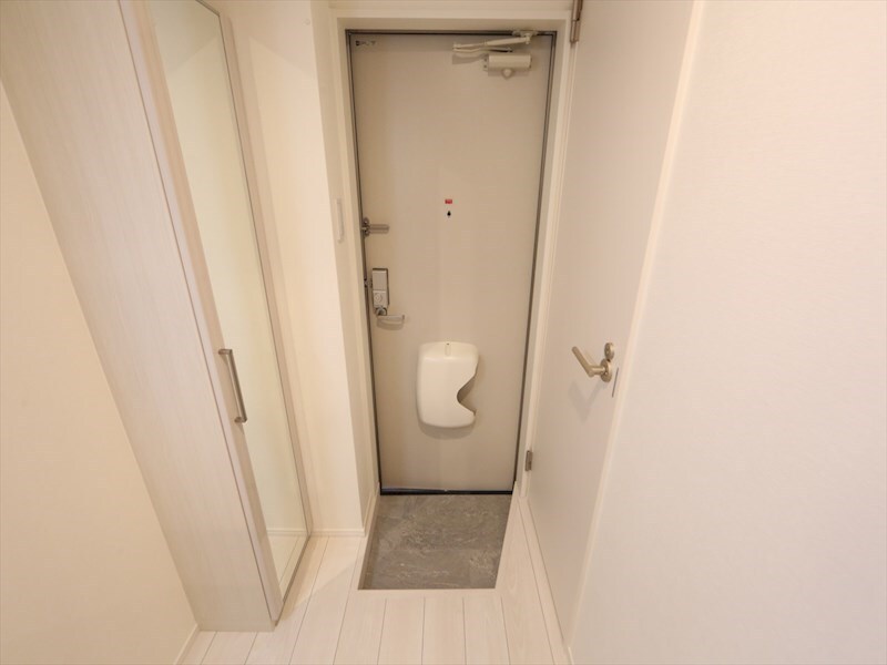 物件内観写真21　(玄関　シューズボックス付（収納充実してます）)