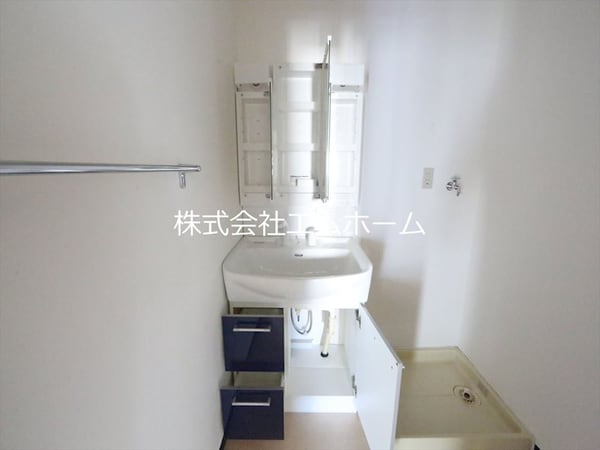 洗面所(脱衣所　独立洗面台（シャンプードレッサー付）)