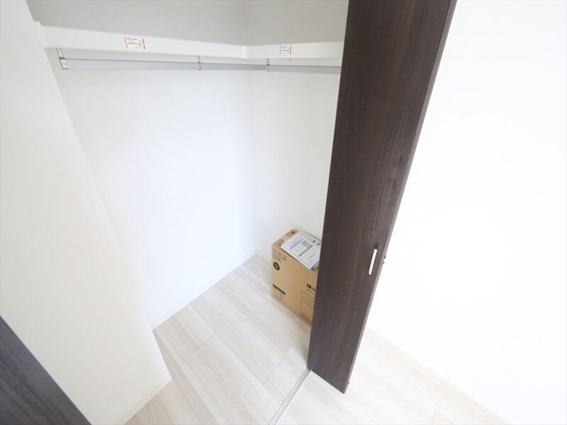 物件内観写真6　(ウォークインクローゼット（収納充実してます）)