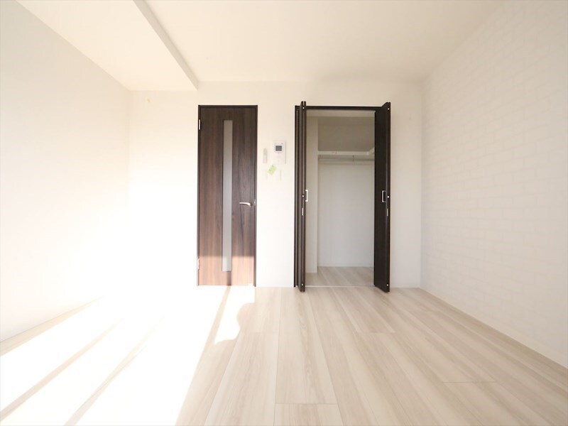 物件内観写真9　(洋室8.2帖　ウォークインクローゼット付（収納充実してます）)