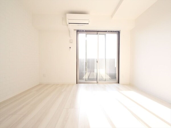 ベランダ(洋室8.2帖　エアコン完備　バルコニー)