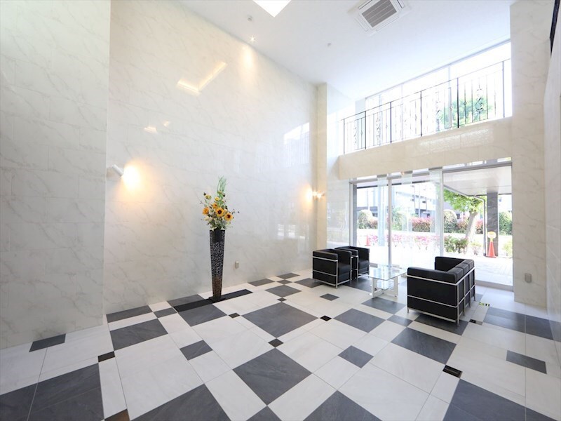 物件内観写真13　(エントランス　オートロック付　コンシェルジュサービス付)