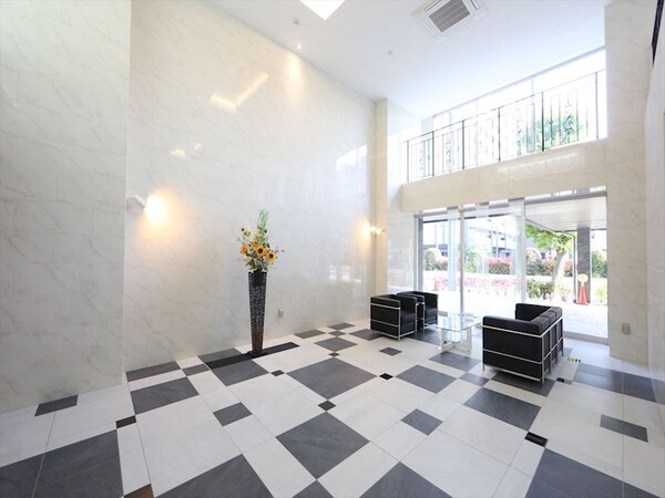 エントランス(エントランス　オートロック付　コンシェルジュサービス付)