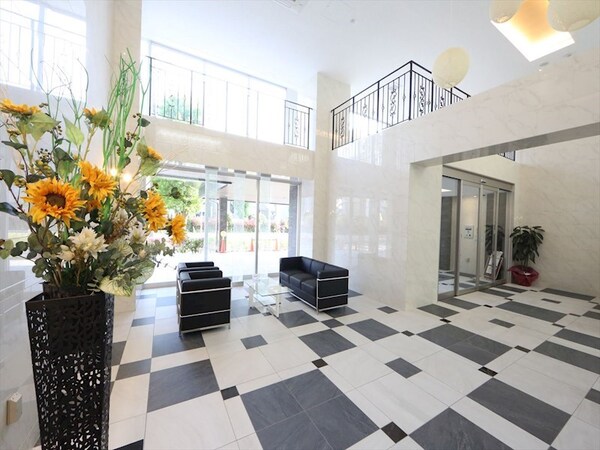 エントランス(エントランス　オートロック付　コンシェルジュサービス付)