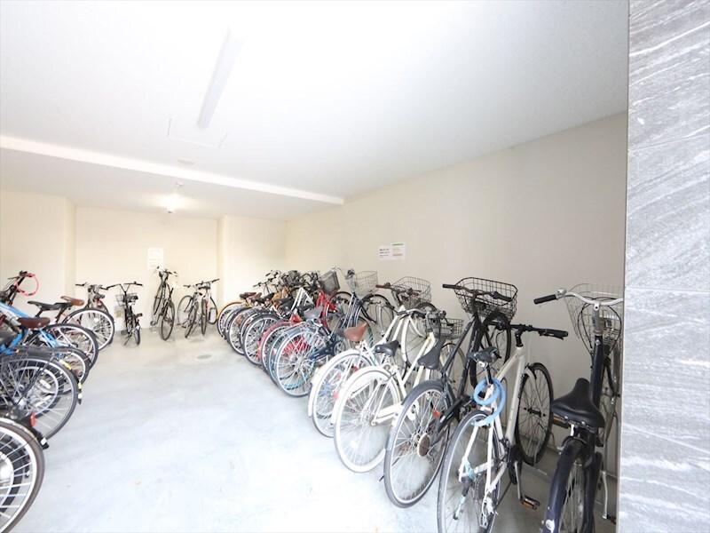 物件内観写真29　(屋根付き駐輪場)