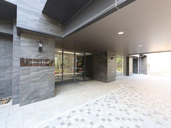 エントランス(エントランス　オートロック付)