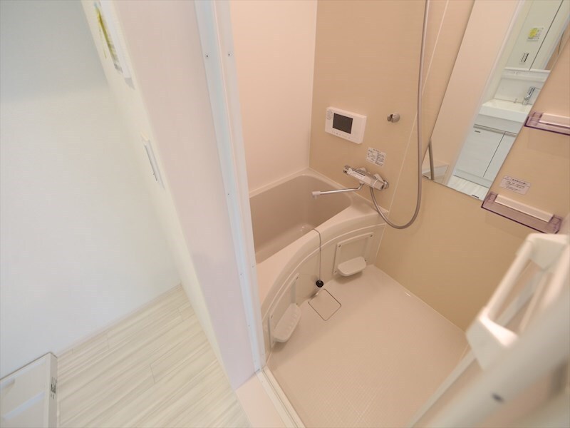 物件内観写真4　(浴室暖房乾燥機完備　浴室ＴＶ付バスルーム　同仕様写真)