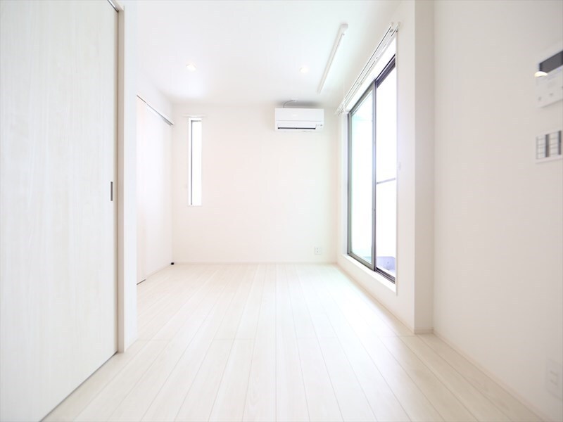物件内観写真13　(ＬＤＫ8.5帖　エアコン完備　バルコニー　同仕様写真)