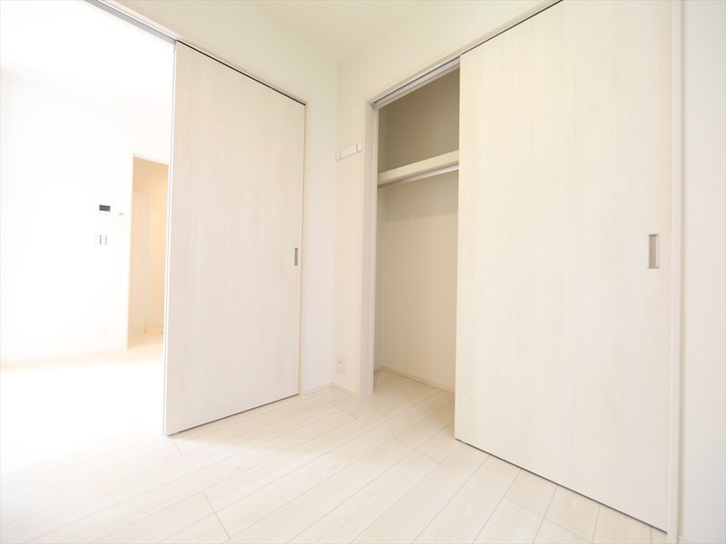物件内観写真16　(洋室3.2帖　クローゼット付（収納充実してます）　同仕様写真)