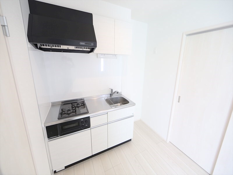 物件内観写真18　(システムキッチン（ガス2口コンログリル付）　同仕様写真)