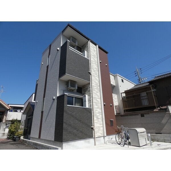 物件外観写真1　(外観　デザイナーズ　光インターネット無料)