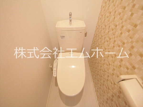 トイレ(温水洗浄暖房便座付トイレ　同型写真)