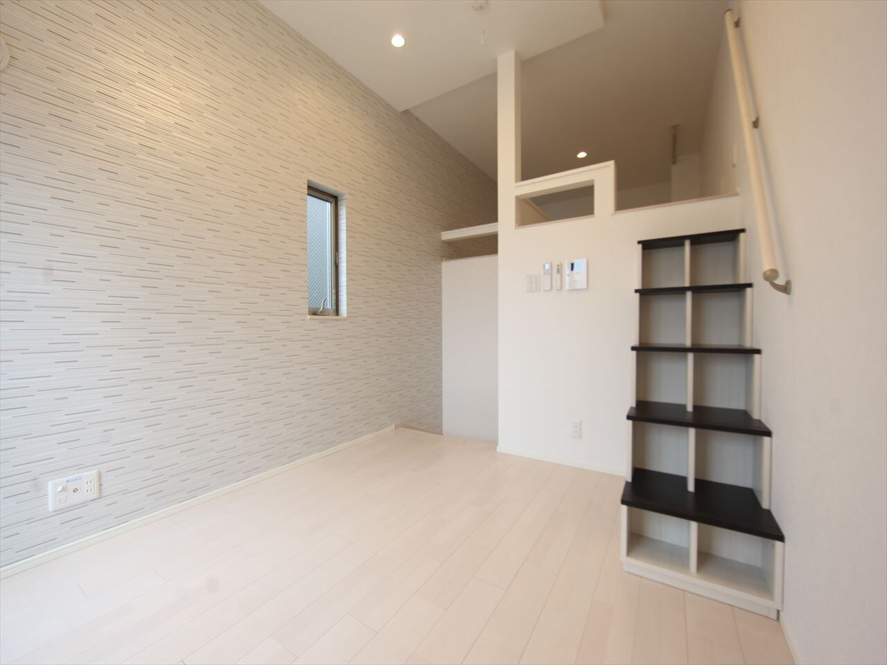 物件内観写真15　(洋室6帖　上段ロフト6帖（収納にも使えます）同型写真)