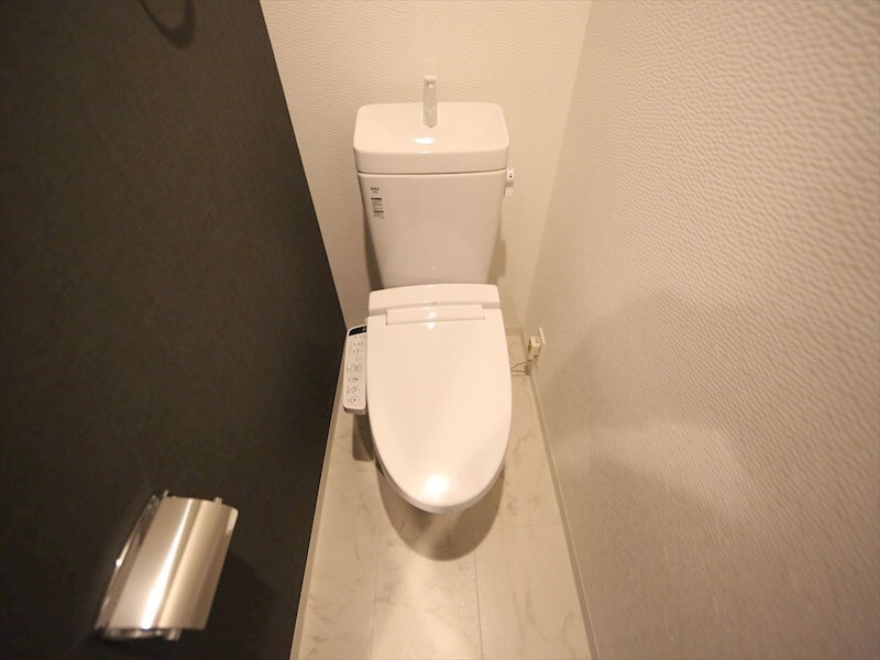 物件内観写真5　(温水洗浄暖房便座付トイレ)