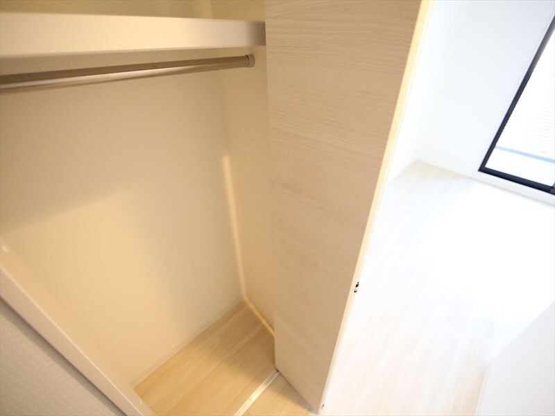 物件内観写真6　(クローゼット（収納充実してます）)